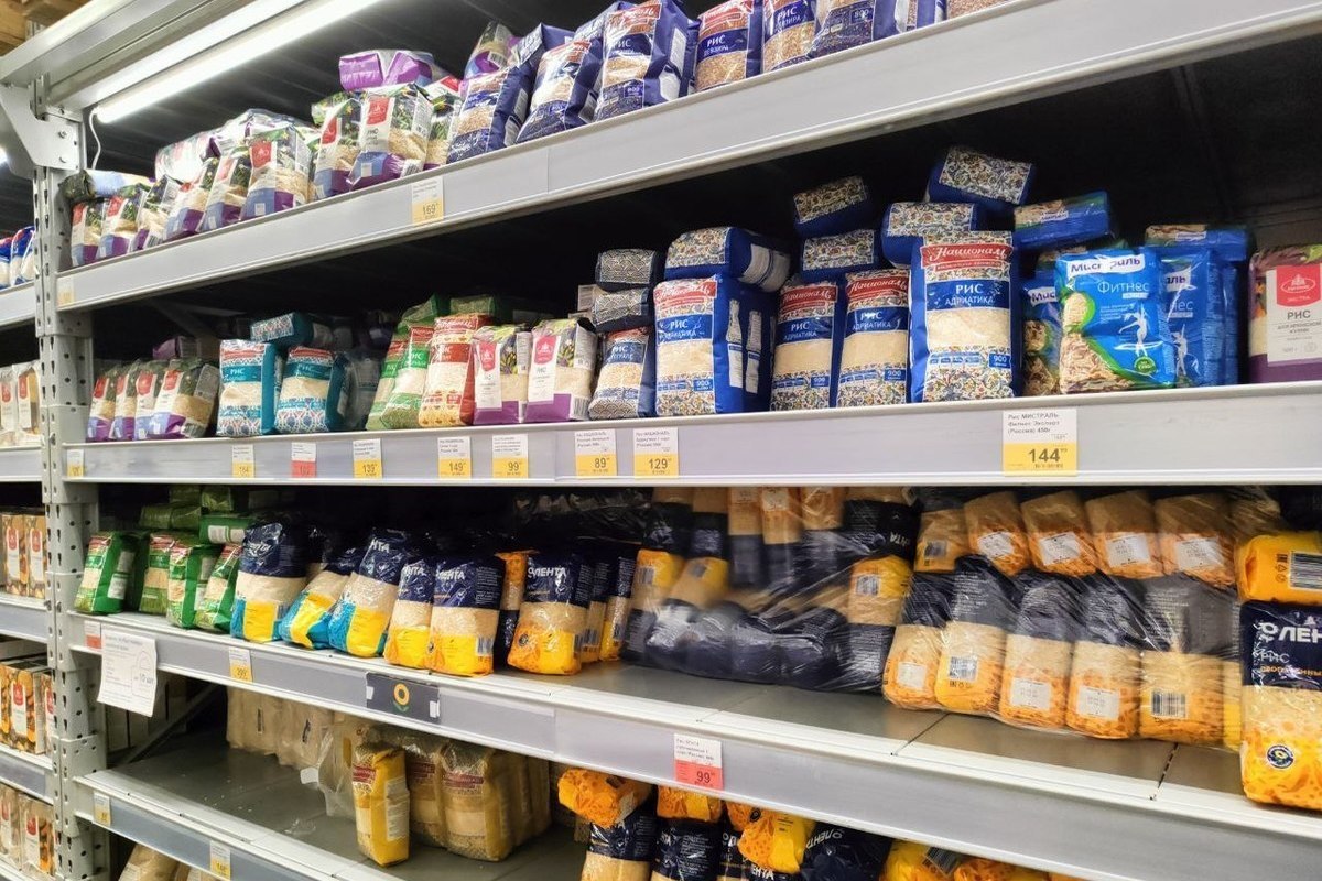 10 регион магазин. Продукт. Продуктовая корзина бедняка с едой. Рынки СПБ продуктовые. Продовольственные проблемы торговля