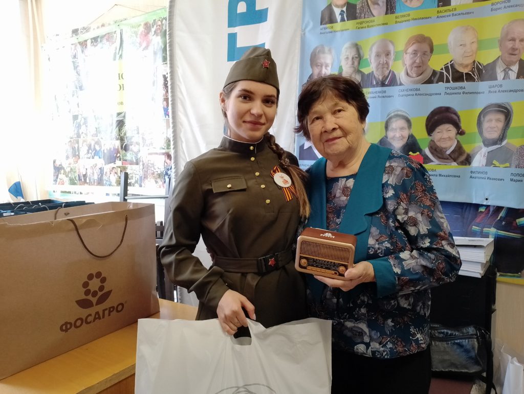 Благодарности — адресные, подарки — именные. Как принимали поздравления волховские ветераны